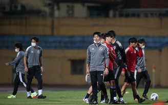 11 tuyển thủ Nhật Bản bay lòng vòng châu Âu mới đến được Việt Nam