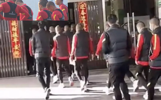Tuyển trẻ Trung Quốc 'xuống tóc', học theo đội bóng Thiếu Lâm