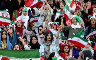 Iran có thể bị loại khỏi World Cup 2022 sau khi cấm CĐV nữ vào sân