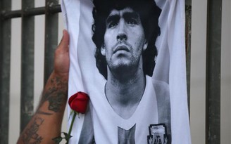 Công tố viên đưa ra động thái mới về nguyên nhân cái chết của Maradona