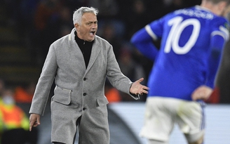 Bán kết Europa Conference League: AS Roma của Mourinho vuột chiến thắng trước ‘Bầy cáo’