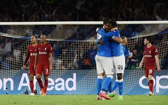 Liverpool lộ rõ những điểm yếu chết người sau khi bị Napoli 'xé nát'