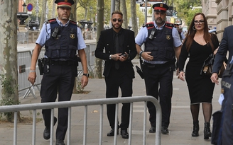 Neymar hầu tòa ở Barcelona, đối mặt án tù 2 năm