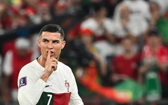 HLV tuyển Bồ Đào Nha đáp trả hành vi xấu của Ronaldo