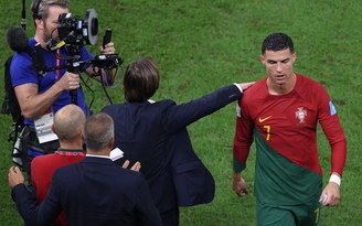 HLV tuyển Bồ Đào Nha: 'Đã đến lúc nên để Ronaldo yên'
