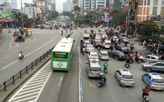 Hà Nội lắp dải phân cách cứng ưu tiên buýt nhanh BRT