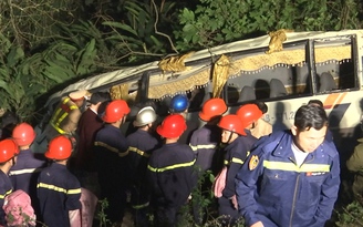 Xe khách lao xuống vực ở Lào Cai: 1 người chết, 22 người bị thương