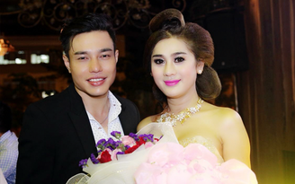 Lâm Chi Khanh thân mật với quán quân Cười xuyên Việt trong tiệc sinh nhật