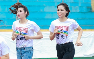 Kỳ Duyên - Tú Anh mướt mồ hôi 'đọ sức' chạy marathon