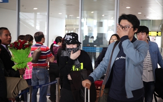 'Nữ hoàng phòng vé' xứ Hàn dùng khăn che kín mặt khi sang Việt Nam