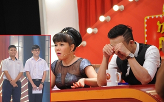 Trấn Thành khóc không ngớt trước hai nam sinh ẵm 150 triệu đồng