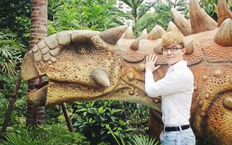 Theo chân Nathan Lee du hí Công viên khủng long ở Thái Lan
