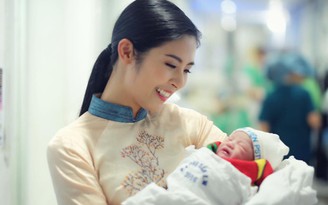 Hồng Quế khoe con gái 2,9 kg mới chào đời