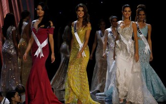 Hoa hậu Pháp chọn váy của nhà thiết kế Việt trình diễn bán kết 'Miss Universe'