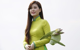 Á hậu Diễm Trang trở lại làm MC sau khi sinh con