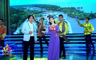 Nghệ sĩ Bạch Tuyết, Chí Tâm ủng hộ đạo diễn Nguyễn Đức Long