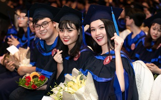 Á hậu Thùy Dung rạng rỡ trong lễ tốt nghiệp đại học