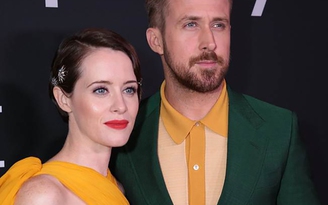 'Nữ hoàng' Claire Foy diện váy 200 triệu đồng tình tứ bên Ryan Gosling