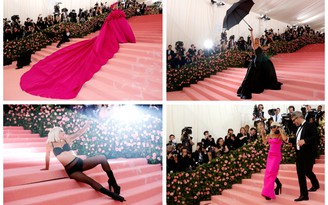 Lady Gaga lột sạch váy, lăn lê bò trườn trên thảm đỏ Met Gala
