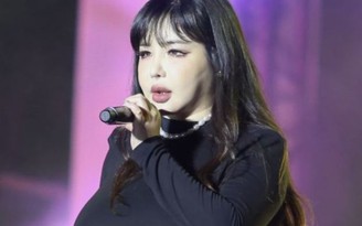Park Bom (2NE1) khiến fan phát hoảng vì tăng cân cực độ