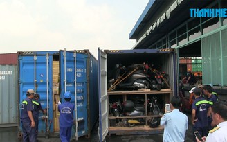 2 container chứa xe máy, thiết bị điện tử lậu trị giá trăm tỉ