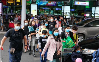 Sân bay Tân Sơn Nhất: Ai ai cũng mang khẩu trang thời viêm phổi Vũ Hán