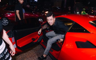 Ca sĩ Tuấn Hưng nhờ người trông siêu xe 16 tỉ khi đi show