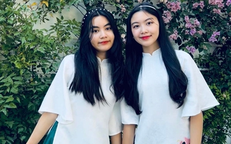Hai con gái Quyền Linh gây chú ý với hình ảnh diện áo dài dịp đầu năm