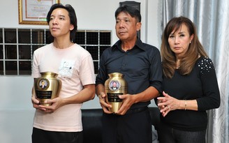 Vợ chồng Việt Hương mang tro cốt nhạc sĩ Lam Phương về đến Việt Nam