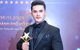Nguyễn Quốc Trường Thịnh nhận cúp vàng đầu tiên trong sự nghiệp diễn xuất