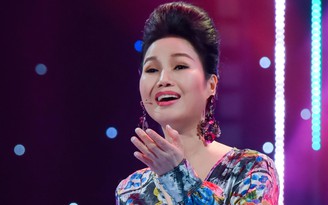 Thùy Trang kể chuyện khán giả leo rào, ‘phục kích’ tại khách sạn khi hát ở tỉnh