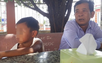 Nước mắt hai đứa trẻ khi cha bị tuyên tử hình vì giết mẹ