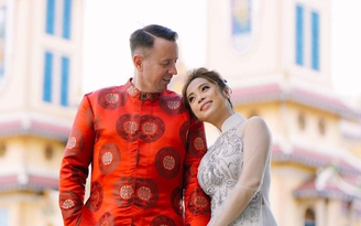 Vợ Việt lấy chồng Mỹ hơn 17 tuổi: Mặc bàn tán, cùng thống nhất anh rửa chén giặt đồ