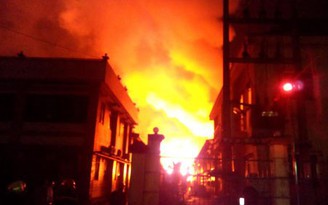 Hỏa hoạn thiêu rụi 6 căn nhà