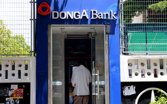 Chủ thẻ ATM mất 116 triệu đồng tố DongABank gây khó dễ