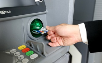 Chủ thẻ có thể tự khóa thẻ ATM khi xảy ra sự cố