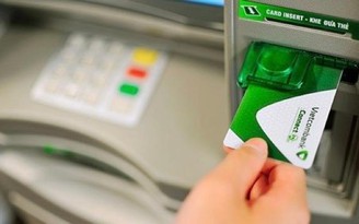 Khai tử thẻ ATM băng từ vào cuối năm 2021