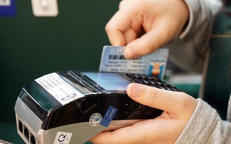 Ngân hàng chịu trách nhiệm khi chưa chuyển đổi thẻ ATM chip