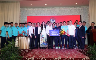 U.23 Việt Nam được thưởng hơn 4 tỉ, HLV trưởng và sao HAGL nói lời xúc động
