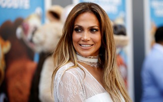 Jennifer Lopez trải lòng về việc hẹn hò trai trẻ