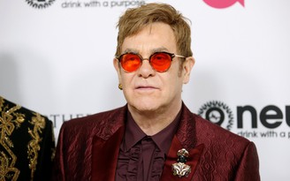 Elton John suýt chết vì nhiễm virus siêu lạ