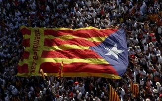 Hơn 1 triệu người tuần hành đòi tách Catalonia khỏi Tây Ban Nha