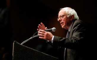 Ông Bernie Sanders tuyên bố sẽ bầu cho bà Hillary Clinton