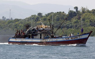 Tàu hải cảnh Trung Quốc cản ngư dân Philippines tới bãi cạn Scarborough