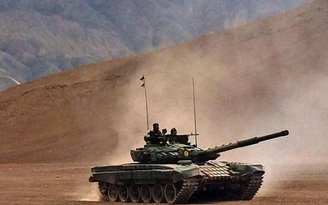 Ấn Độ đưa gần 100 xe tăng T-72 áp sát biên giới Trung Quốc
