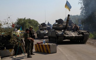 Tổng thống Ukraine ra lệnh quân đội gần Crimea sẵn sàng chiến đấu