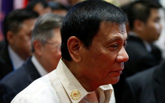 Con gái sẩy thai, ông Duterte vào nhà tắm khóc