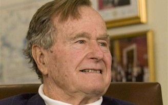 Cựu tổng thống Bush cha sẽ bầu cho bà Clinton