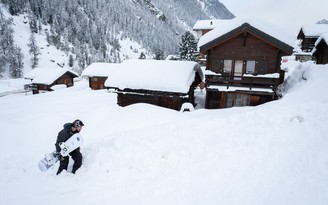 13.000 du khách mắc kẹt trên dãy Alps