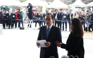 Cựu tổng thống Hàn Quốc bị thẩm vấn về cáo buộc tham nhũng
